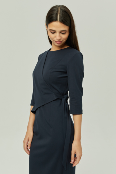 Платье со съемной деталью