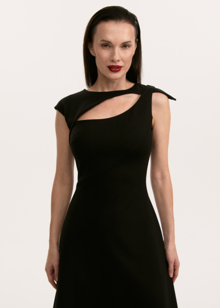 Платье с асимметричным вырезом