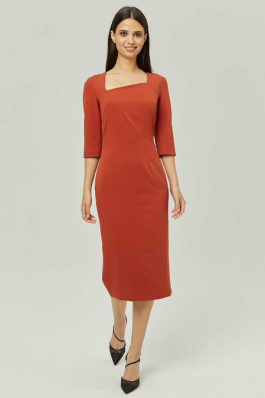 Платье с асимметричным вырезом