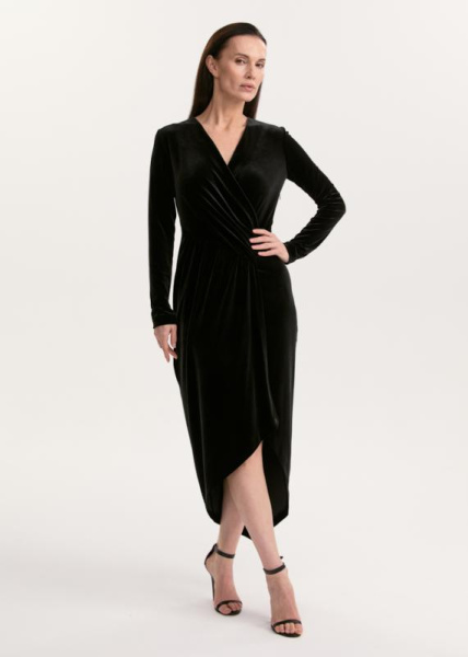 Платье из бархата с драпировкой