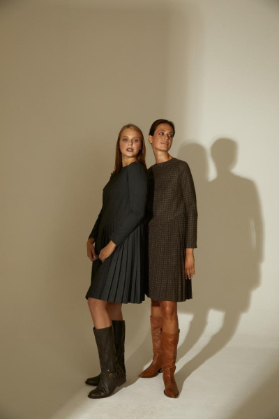 Платье со вставкой плиссе