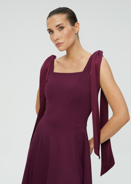 Платье с лентами 