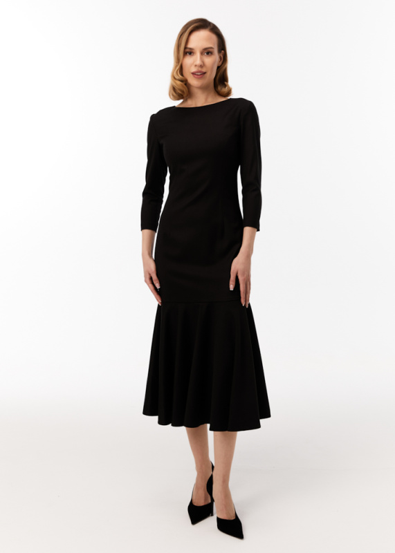 Платье с воланом понизу 