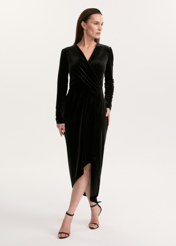 Платье из бархата с драпировкой