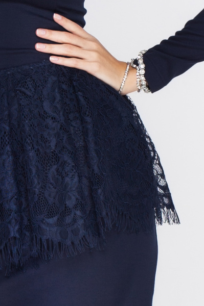 Платье с кружевной баской 