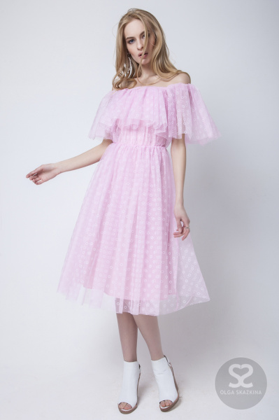 Платье с воланом 