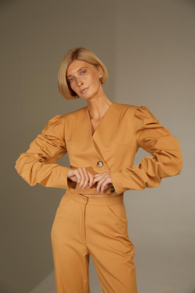 Жакет с объемными рукавами