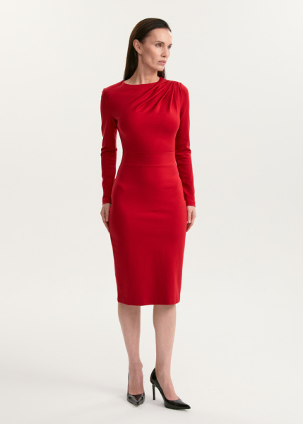 Платье-футляр с драпировкой