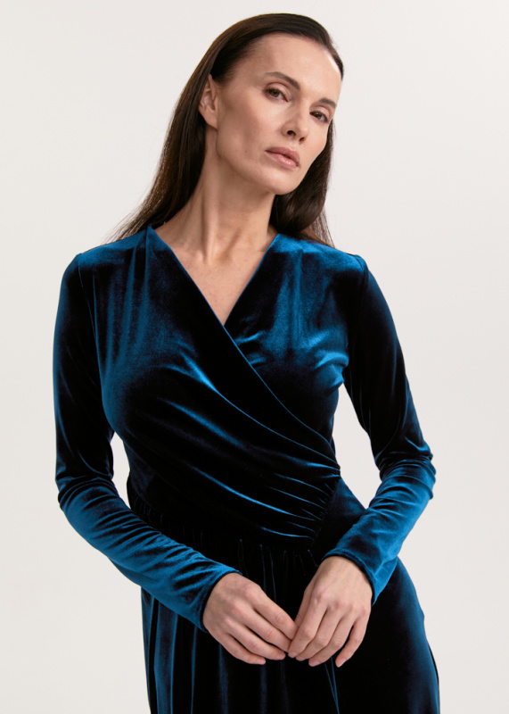 Платье из бархата с драпировкой