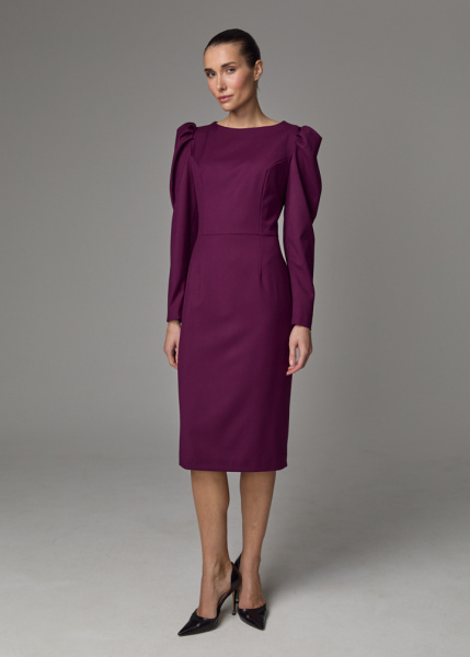 Платье-футляр с буфами 