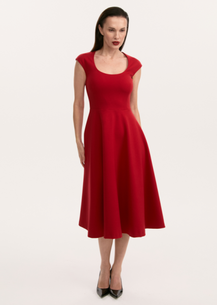 Платье с округлым вырезом