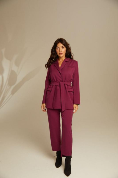 Костюм с кантами