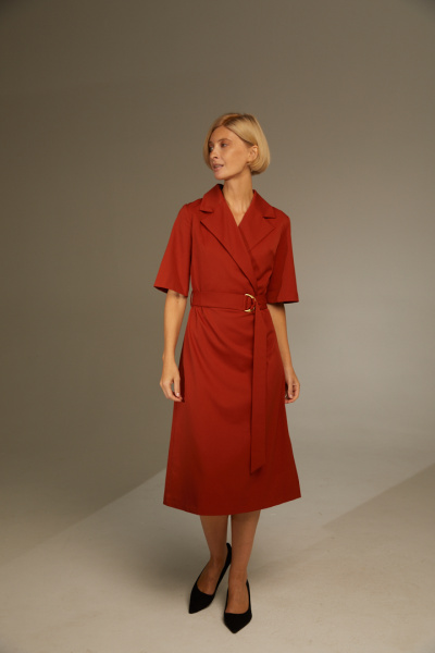 Платье с лацканами и поясом