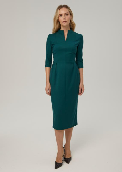 Платье-футляр с разрезом на горловине Платье-футляр с разрезом на горловине