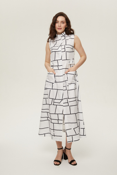 Платье с воротником стойка