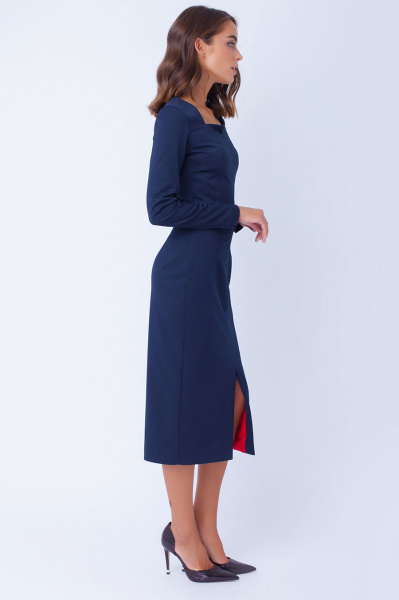 Платье - футляр с вырезом каре