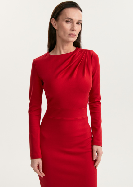 Платье-футляр с драпировкой