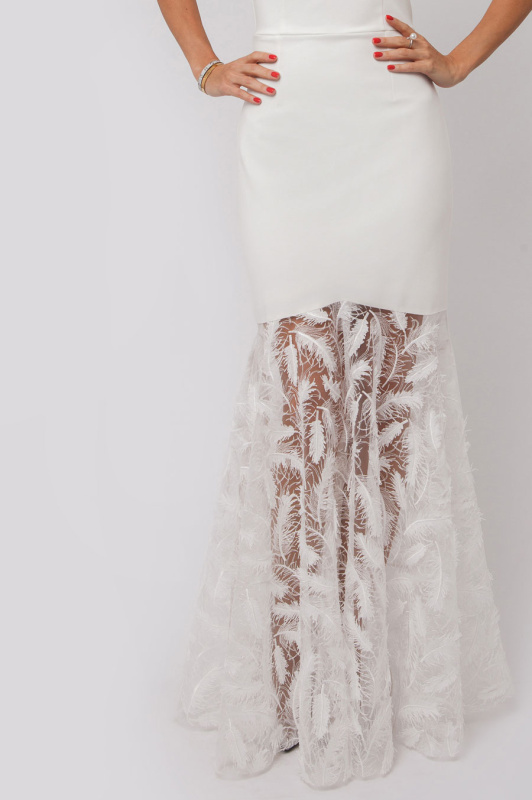 Белое вечернее платье