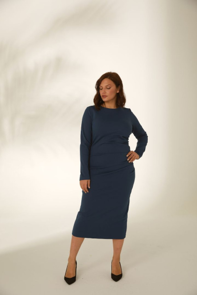 Платье с боковыми защипами Платье с боковыми защипами