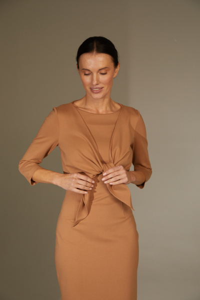 Платье с декоративными завязками