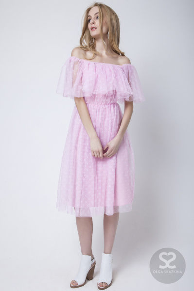 Платье с воланом 