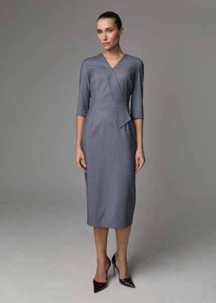 Платье с декоративной деталью Платье с декоративной деталью