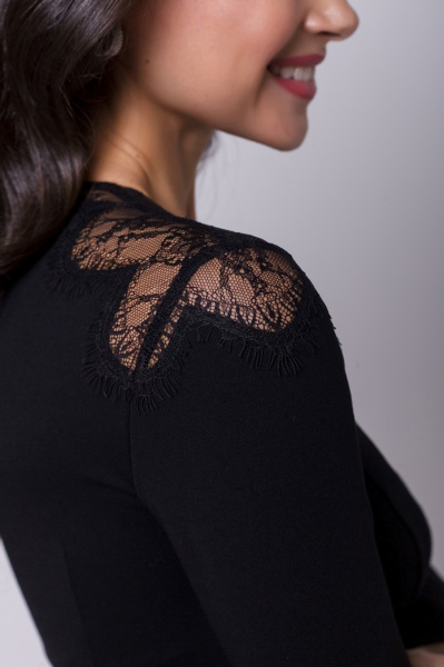 Платье с кружевными вставками 