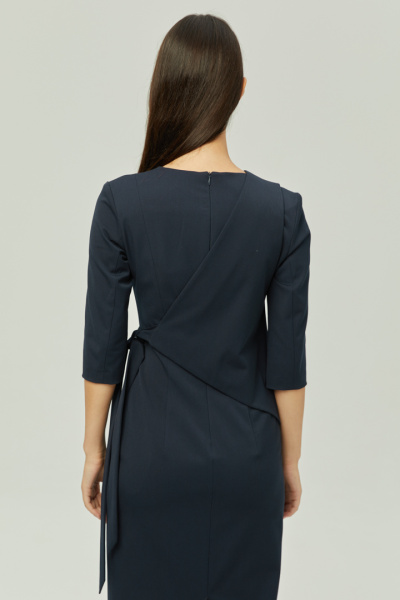 Платье со съемной деталью