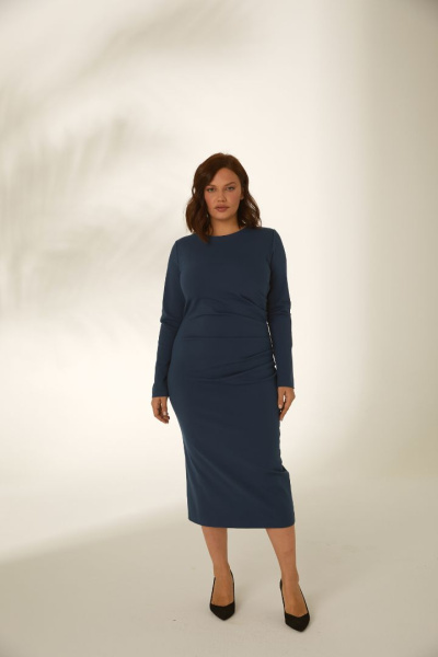 Платье с боковыми защипами Платье с боковыми защипами