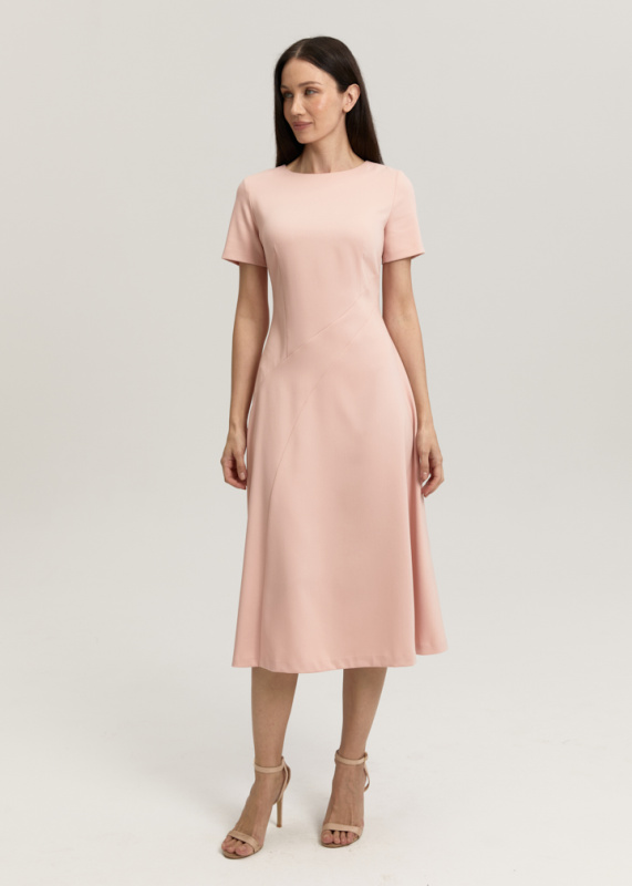 Платье с раклешеной юбкой