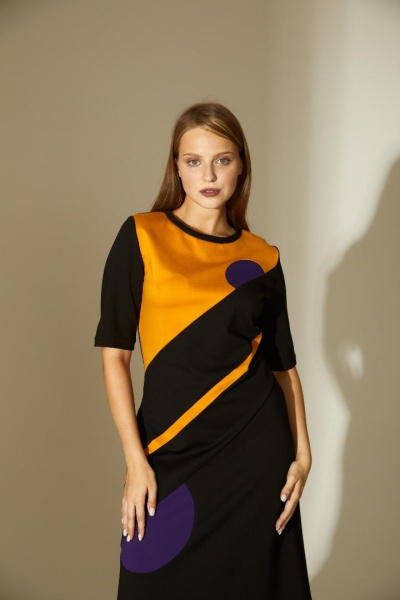 Платье с графическими вставками 