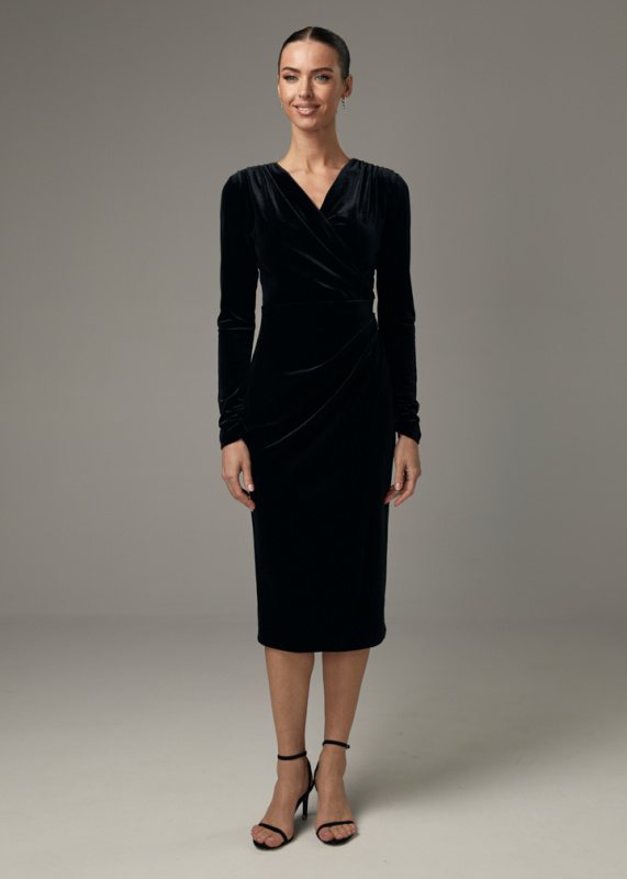 Платье из бархата с драпировкой