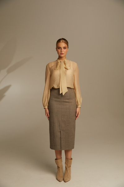 Блуза с декоративным бантом