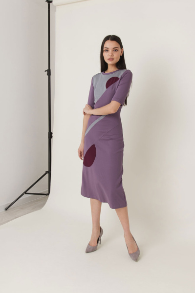 Платье с графическими вставками