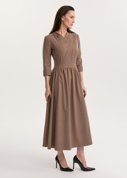 Платье с широкой юбкой