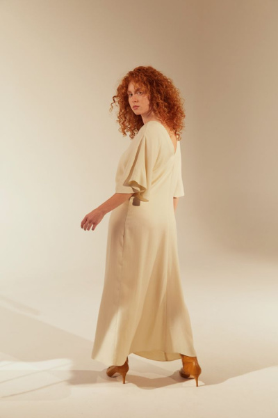 Платье с V-образным вырезом	