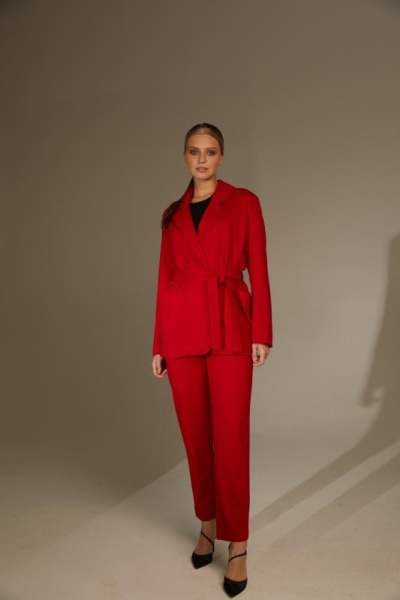 Костюм из джерси в деловом стиле