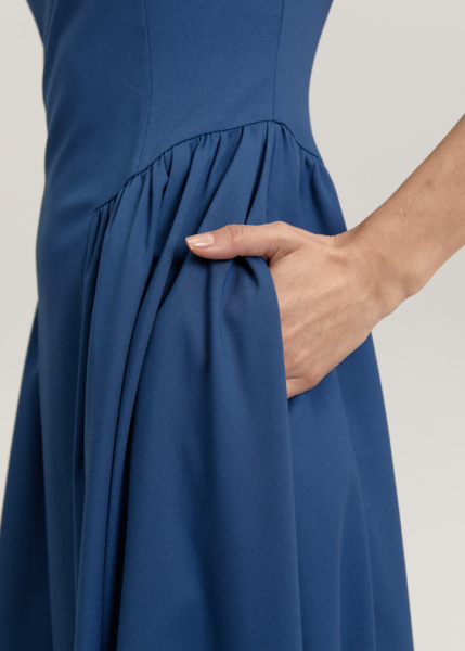 Платье с объемной юбкой 