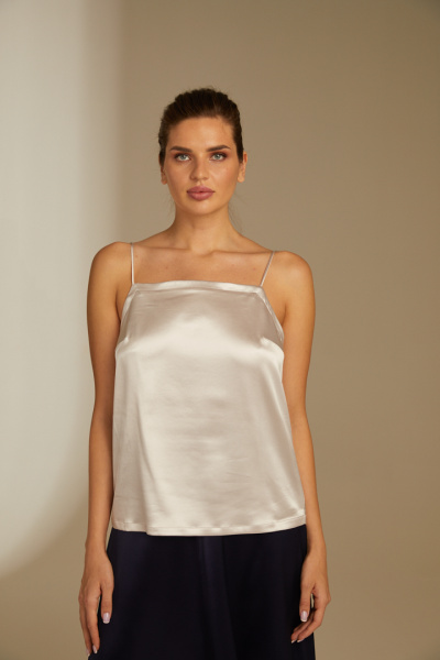 Атласный топ на бретелях