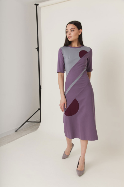 Платье с графическими вставками