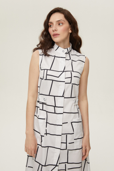 Платье с воротником стойка