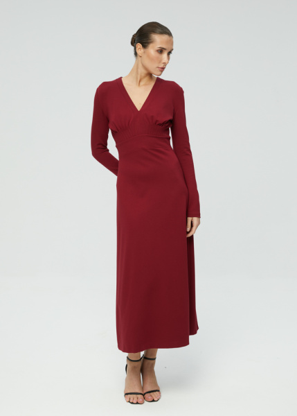 Платье с декоративными защипами