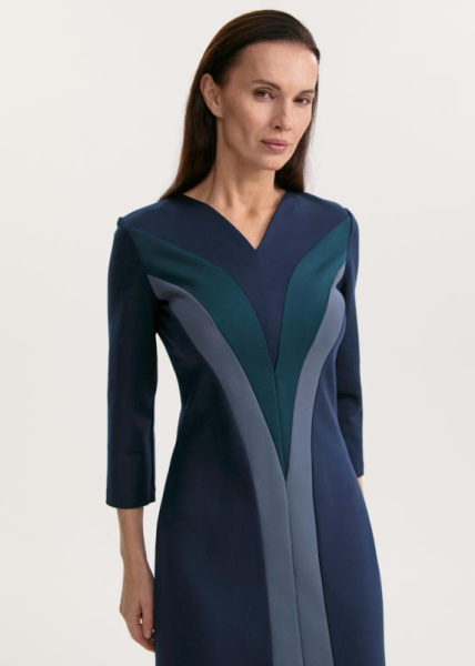 Платье с акцентными вставками