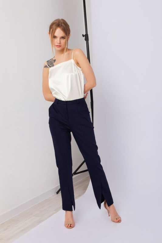 Прямые брюки с разрезами