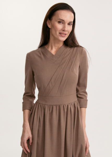 Платье с широкой юбкой