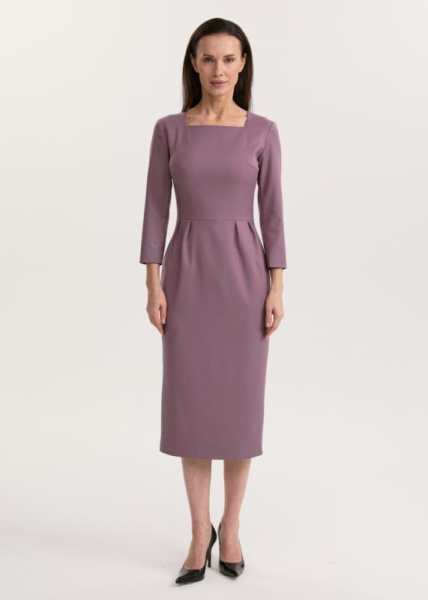 Платье с вырезом каре