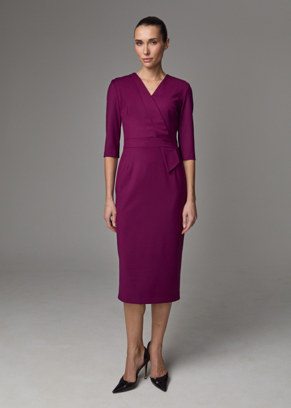 Платье с декоративной деталью Платье с декоративной деталью