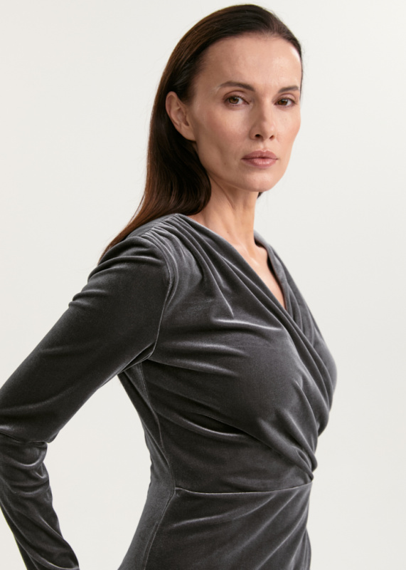 Платье из бархата с драпировкой