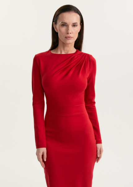 Платье-футляр с драпировкой