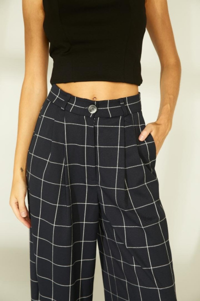 Брюки палаццо с защипами